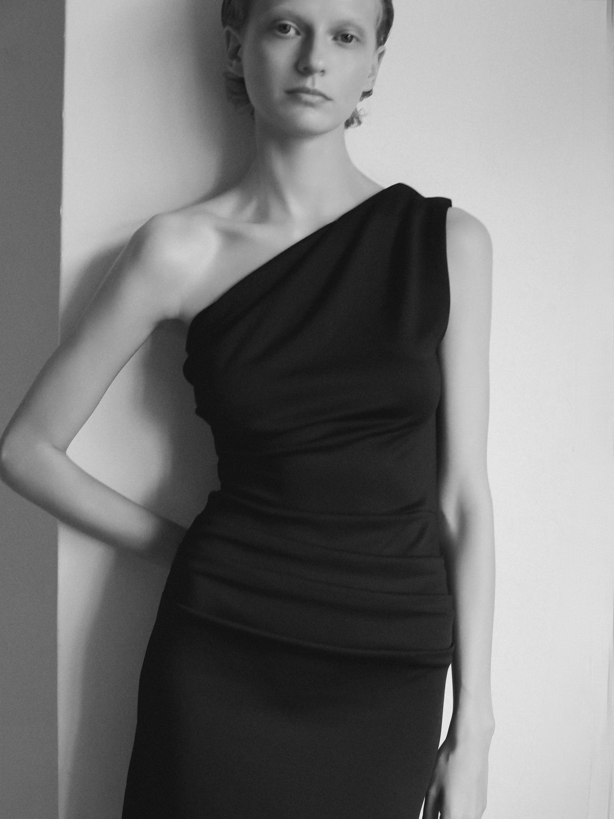 【célon】One Shoulder Ruched Dress
