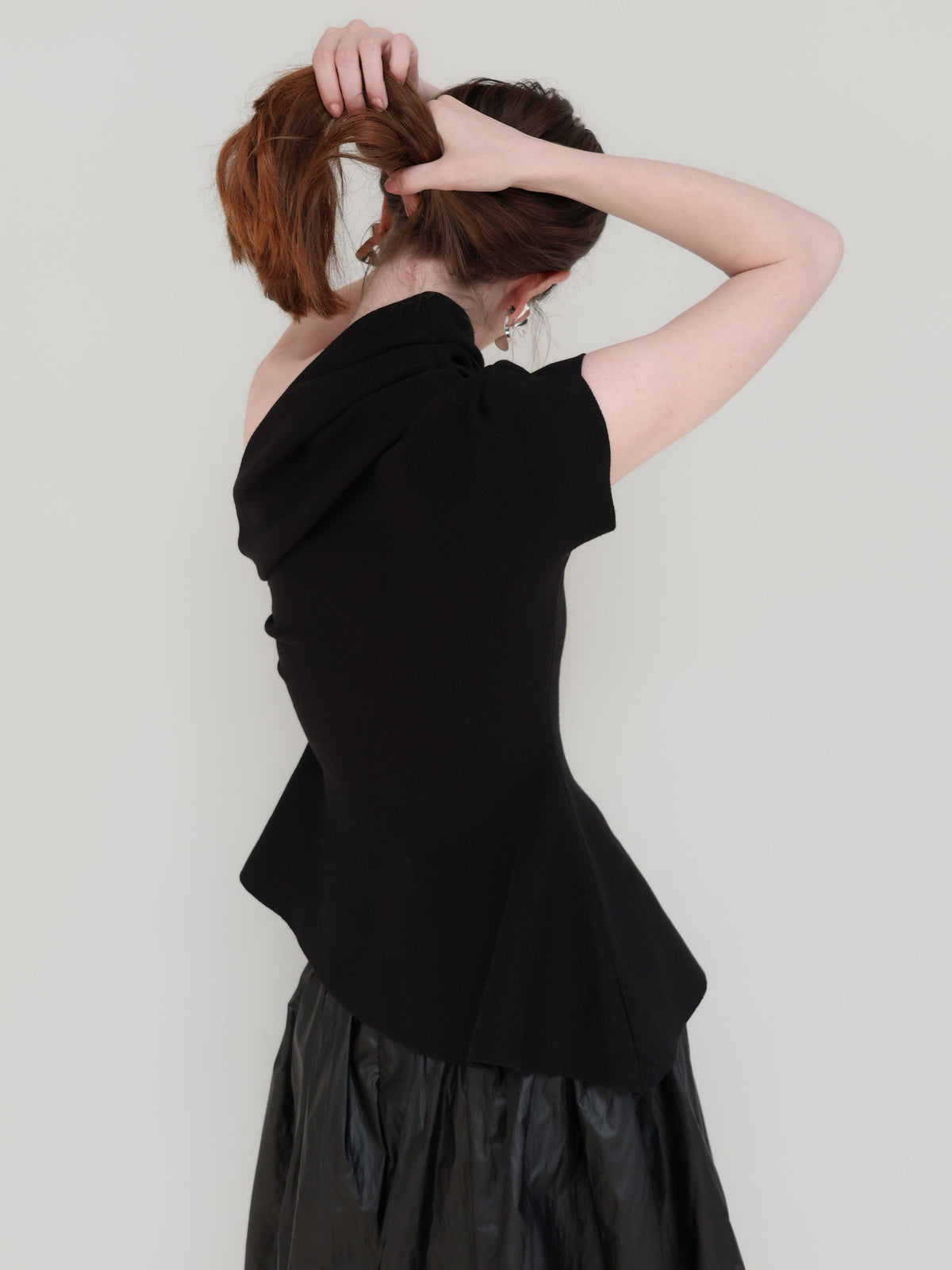 【AMOMMA】DRAPE PEPLUM KNIT
