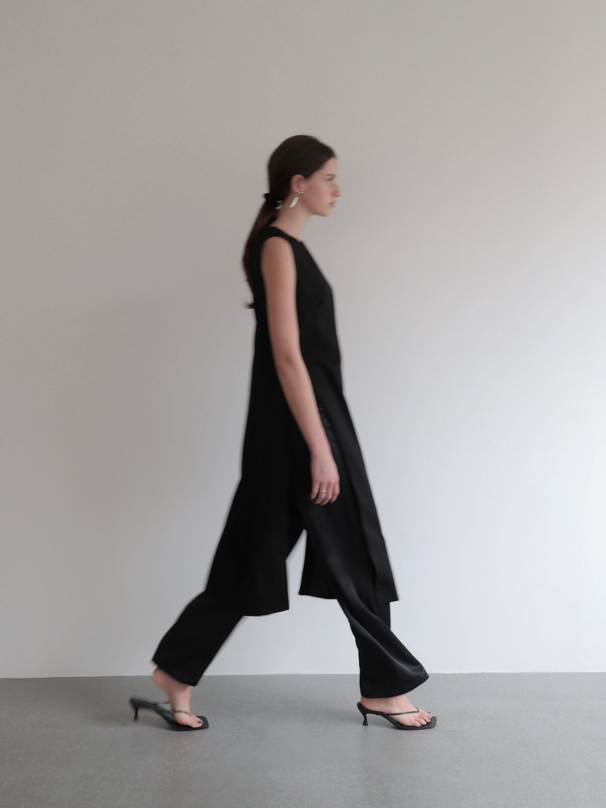 【NOWNS】Alma | Satin sleek pants