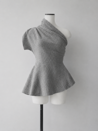 【AMOMMA】DRAPE PEPLUM KNIT
