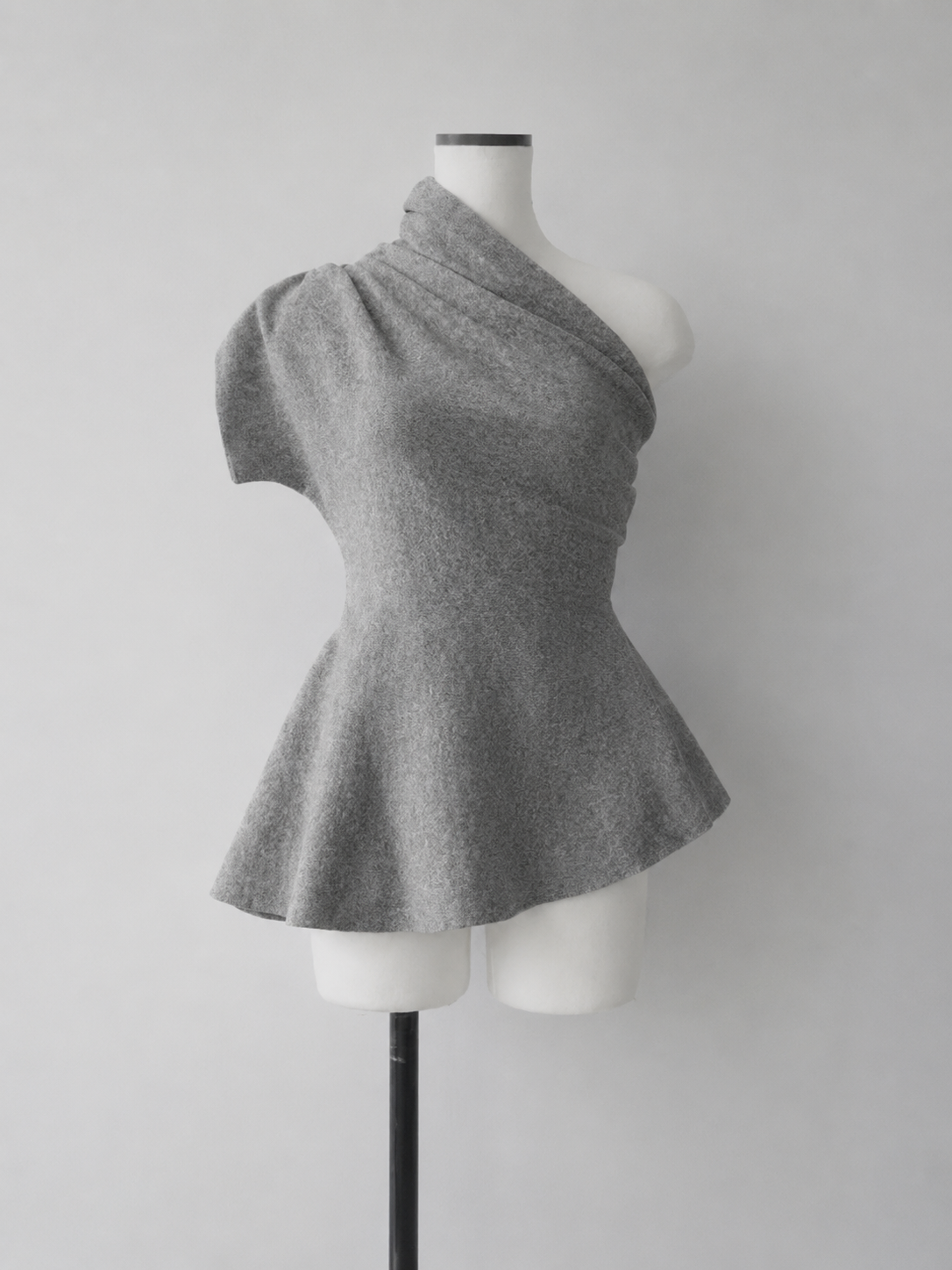【AMOMMA】DRAPE PEPLUM KNIT