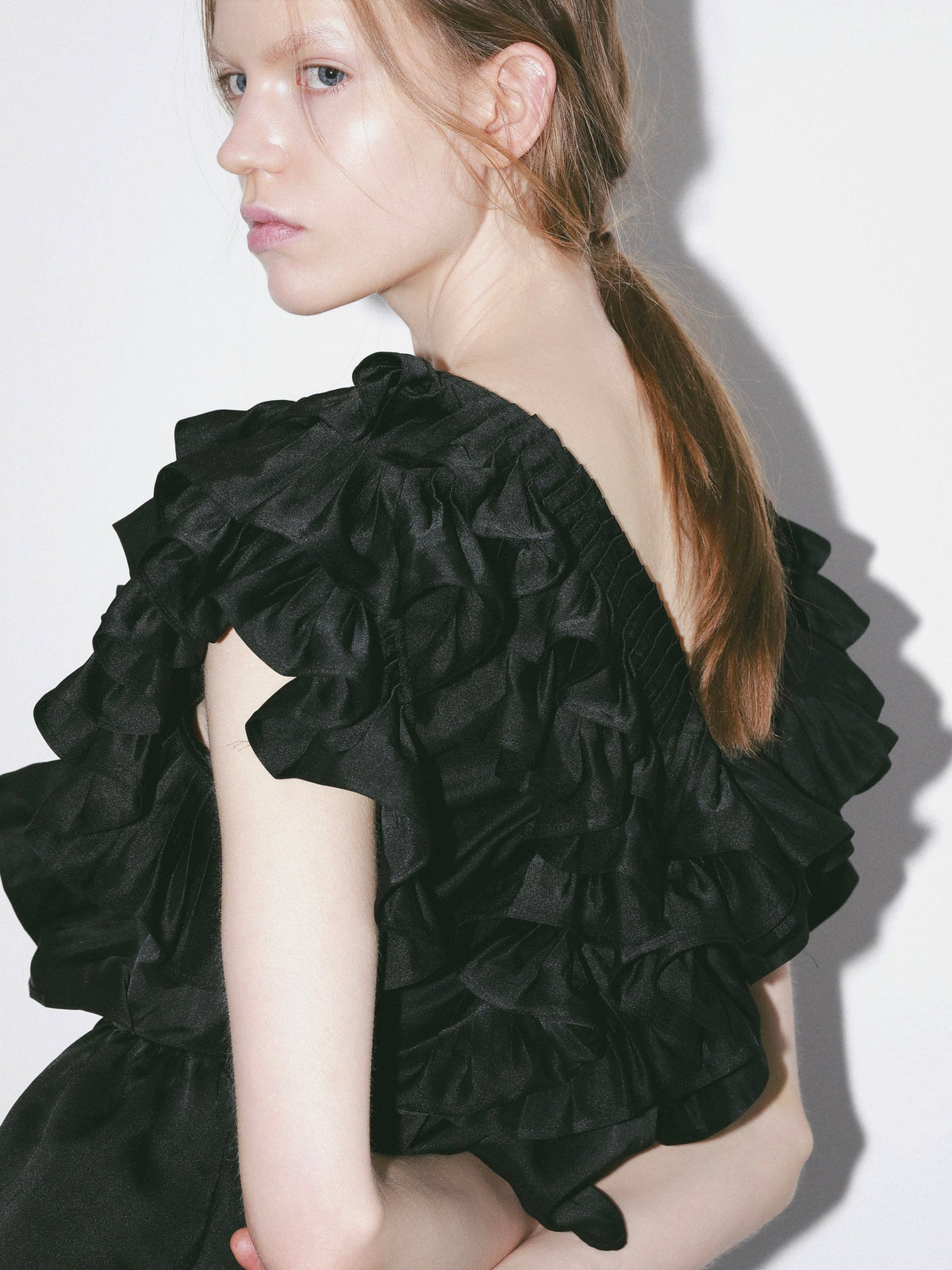 【AMOMMA】SATIN RUFFLE FRILL TOPS
