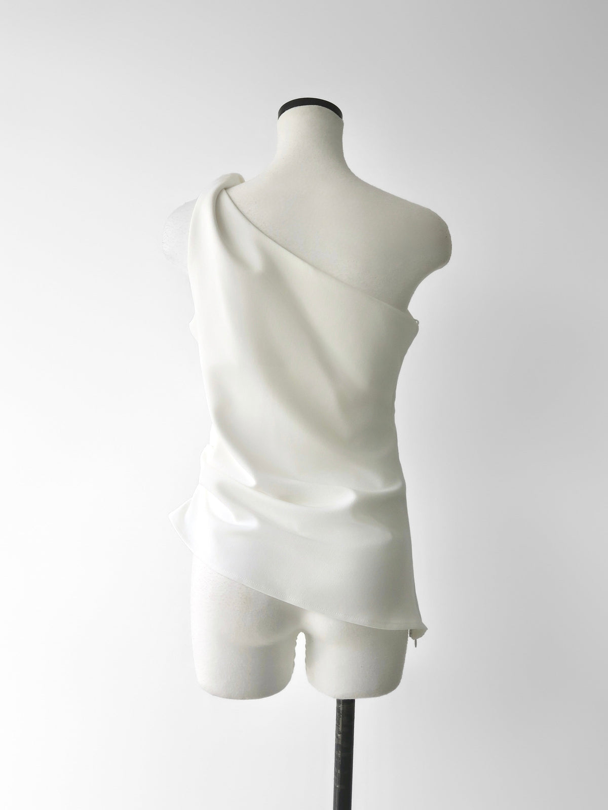 【NOWNS】Lou | One Shoulder Top