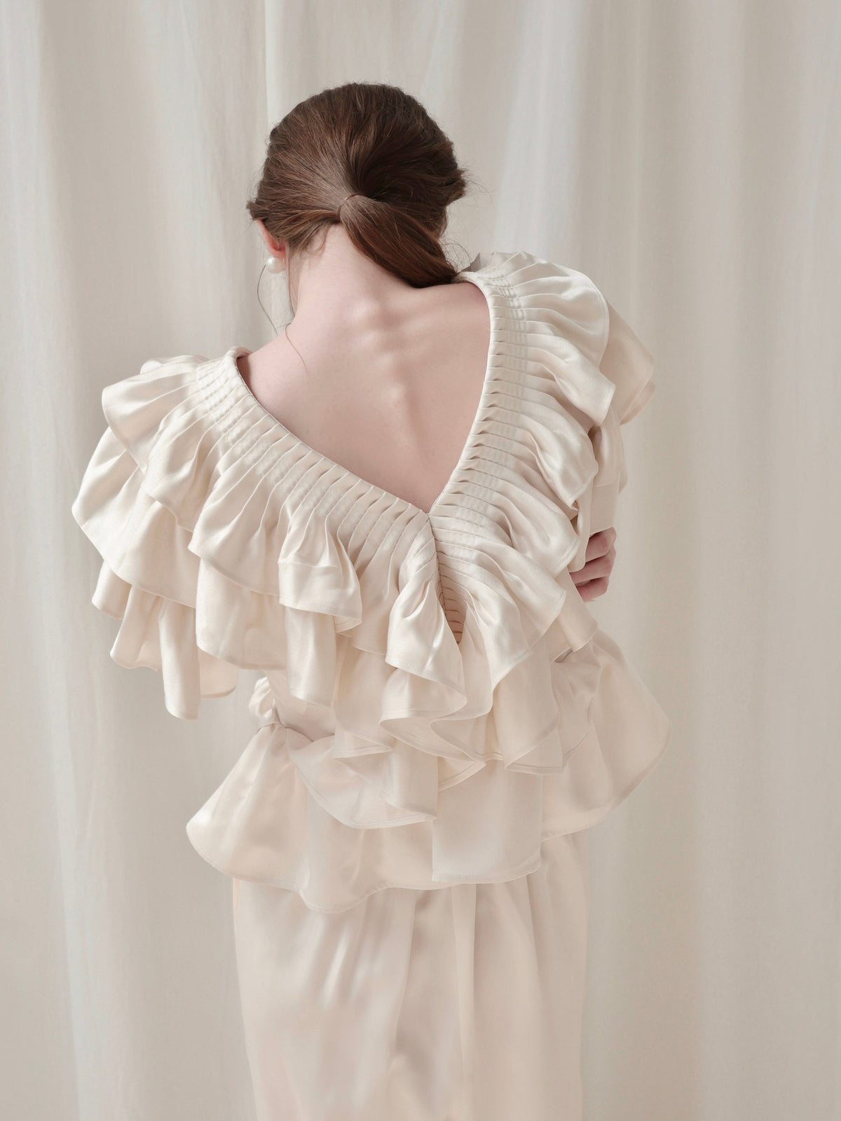 【AMOMMA】SATIN RUFFLE FRILL TOPS
