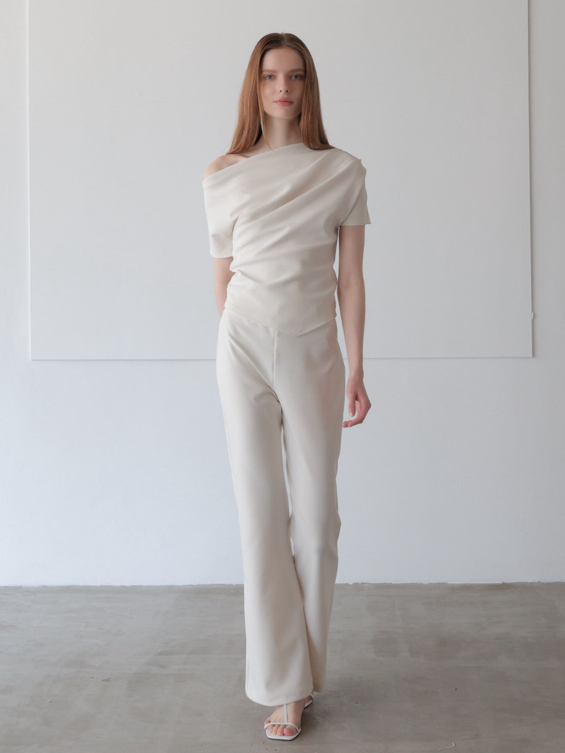 airy drape silhouette set-up