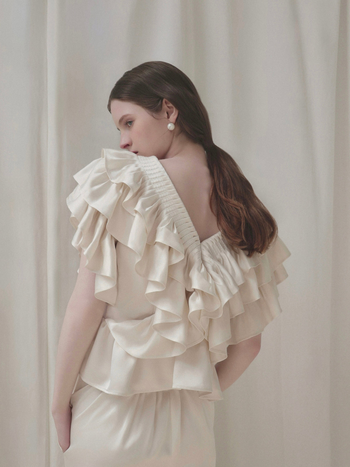 【AMOMMA】SATIN RAFFLE FRILL TOPS