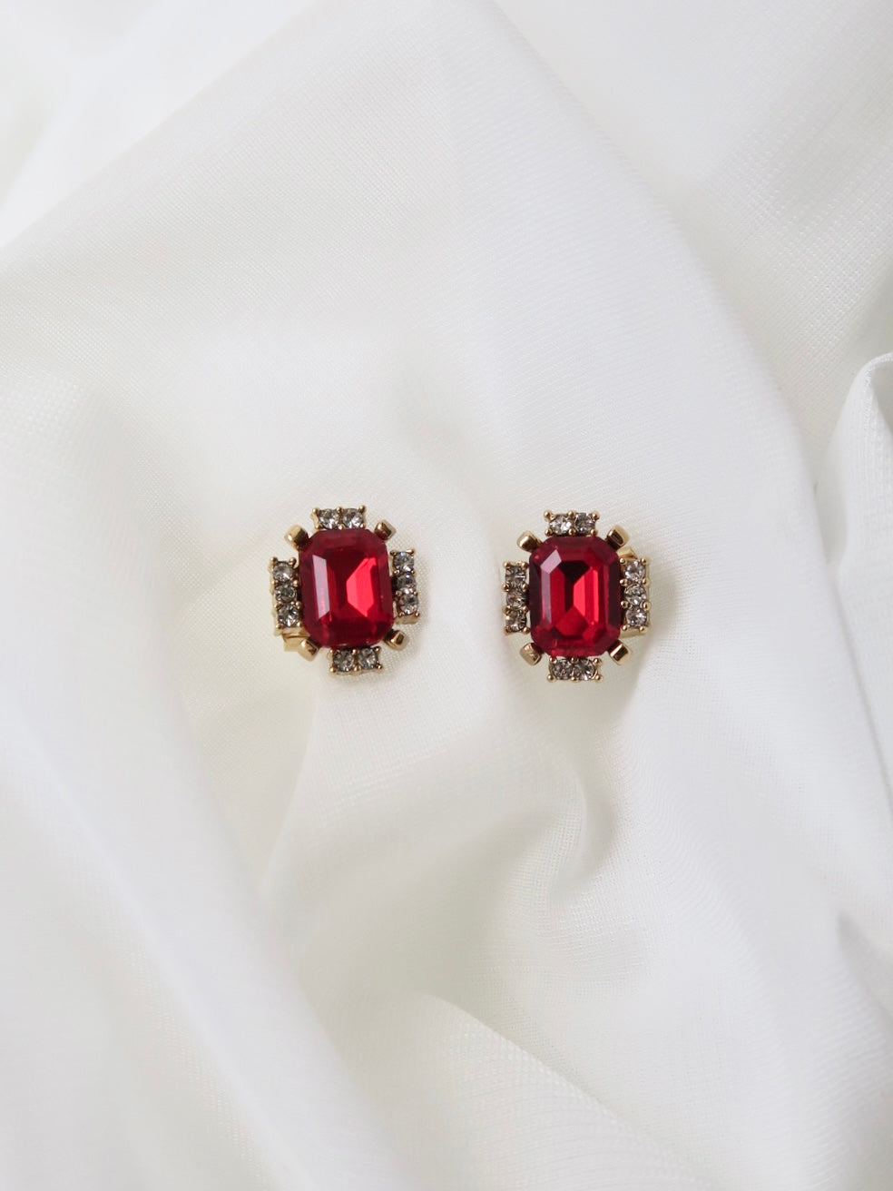 [ SAMPLE SALE ] scarlet stud earrings