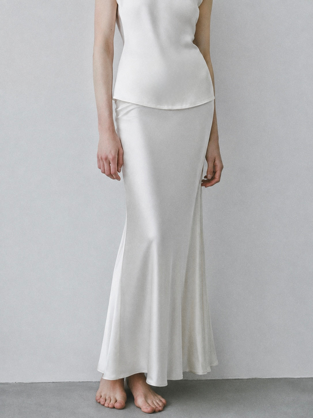 【NOWNS】Lulà | Satin sleek maxi skirt