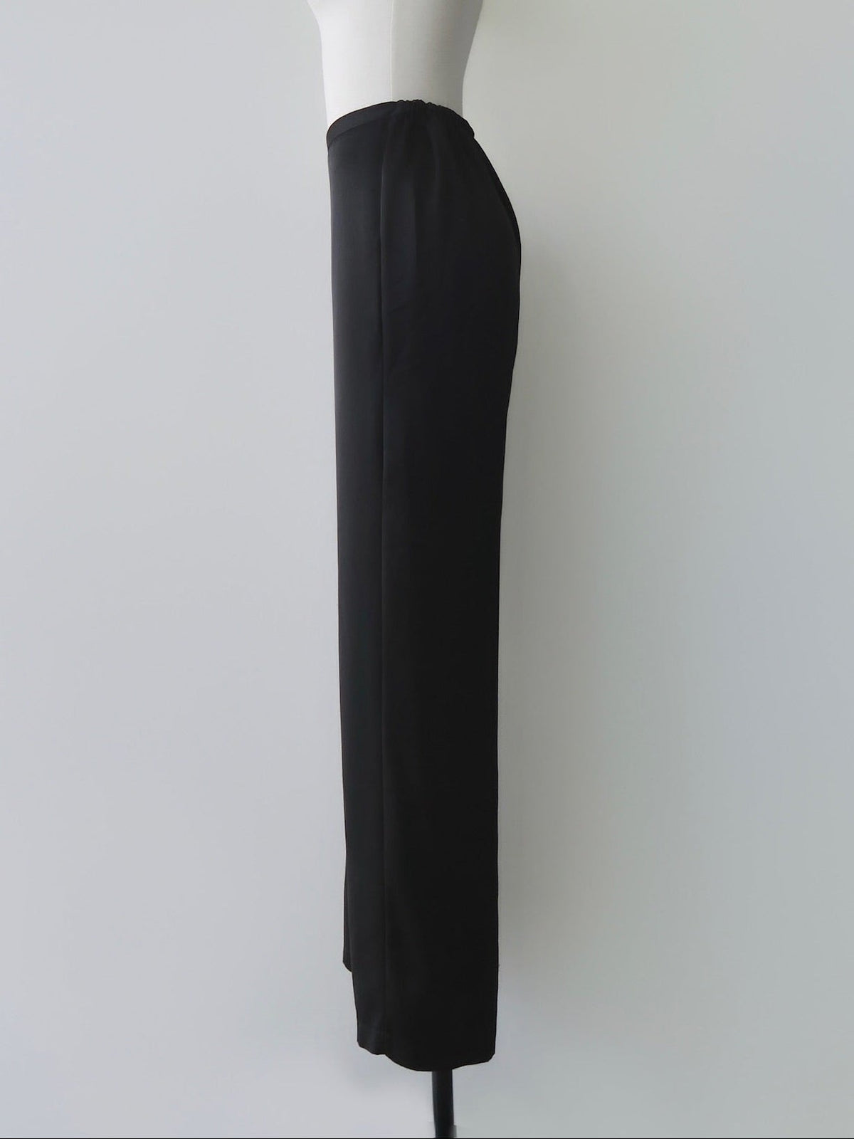 【NOWNS】Alma | Satin sleek pants