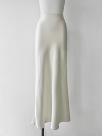 【NOWNS】Lulà | Satin sleek maxi skirt