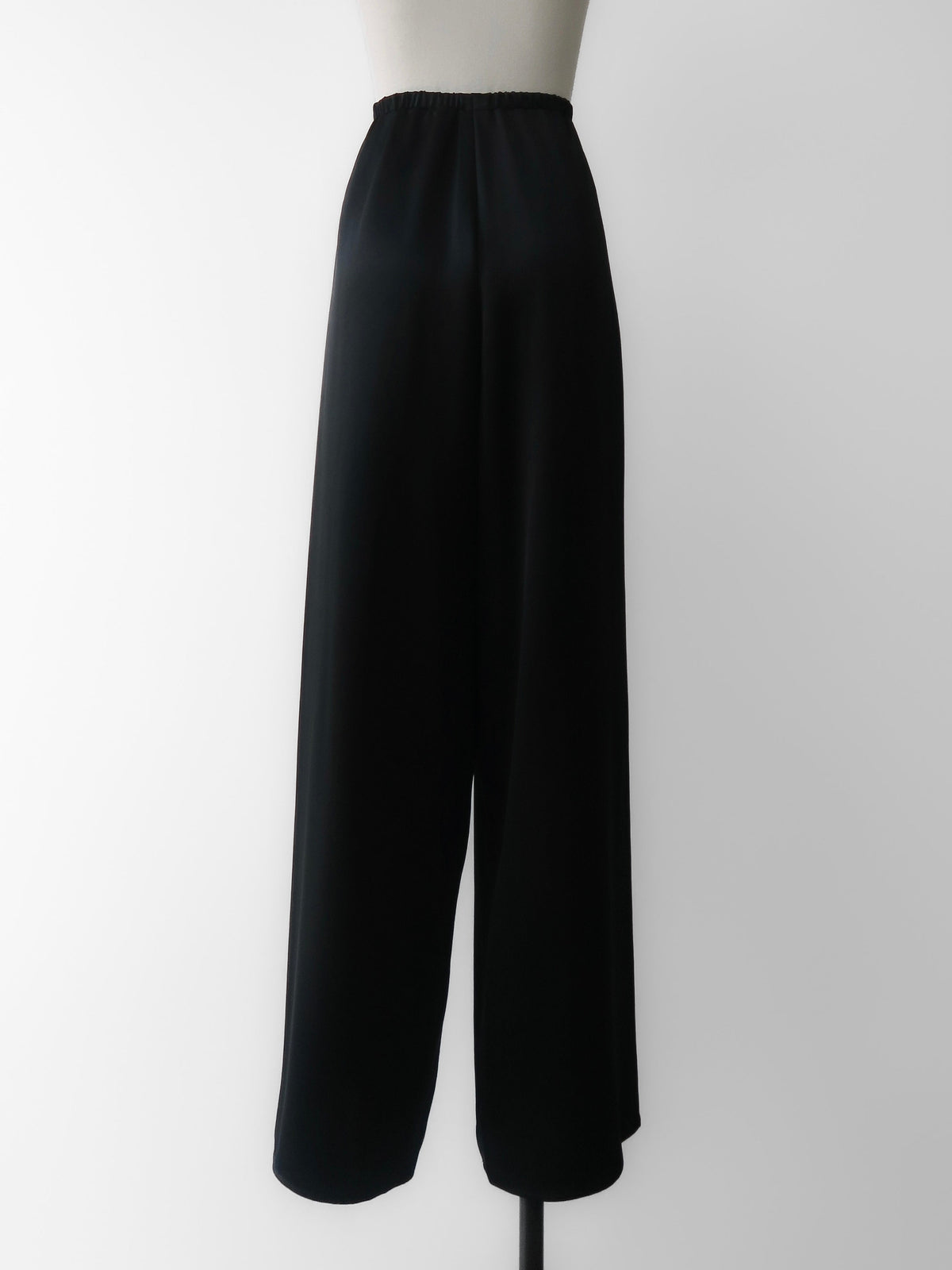 【NOWNS】Lulà | Satin sleek pants
