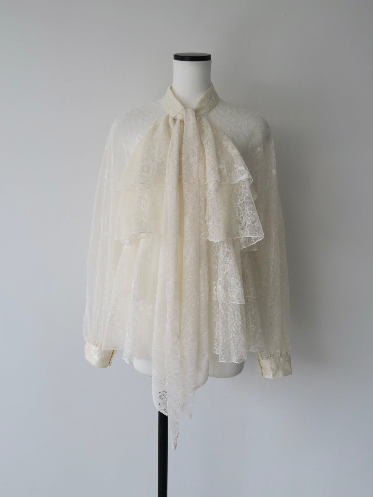 【SAMPLE SALE / célon】lace bow tiered blouse
