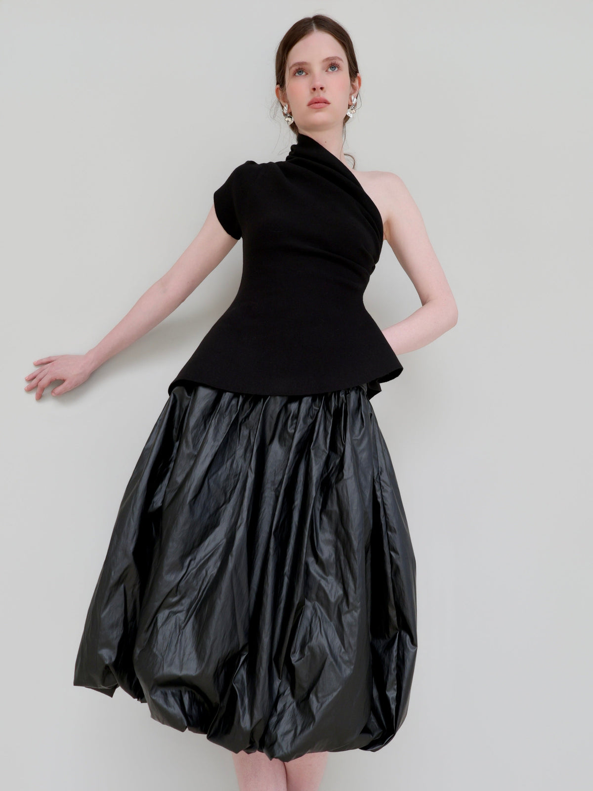 【AMOMMA】DRAPE PEPLUM KNIT