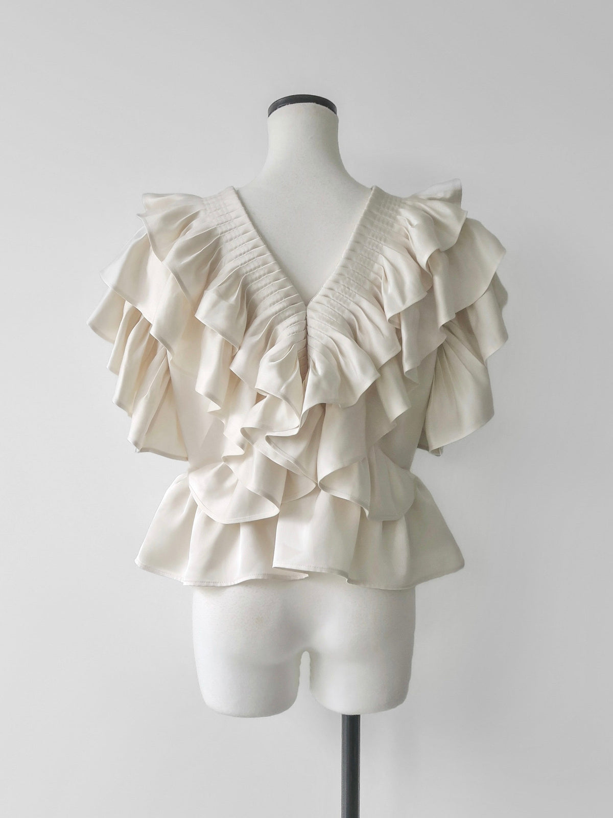 【AMOMMA】SATIN RAFFLE FRILL TOPS