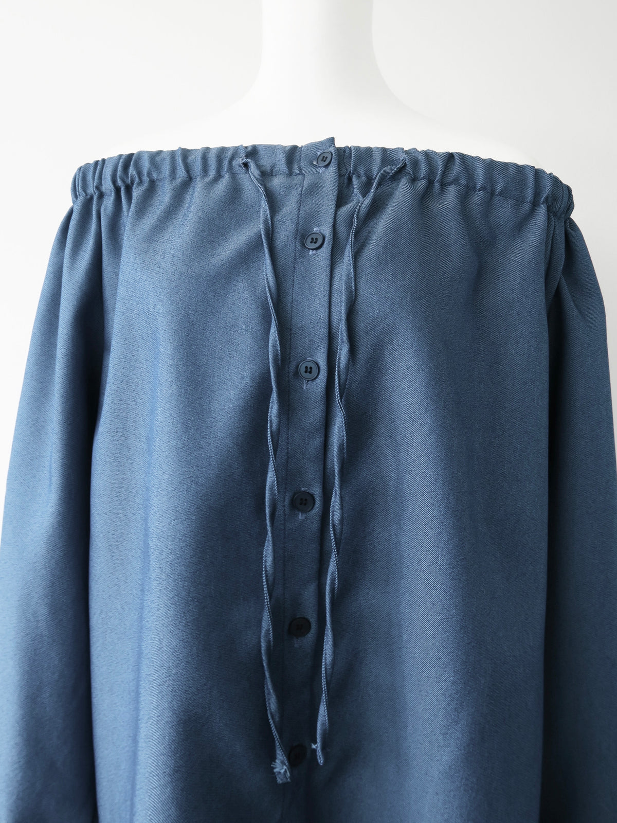 【SAMPLE SALE / AMOMMA】DENIM LIKE DRAWSTING OFF SHOULDER