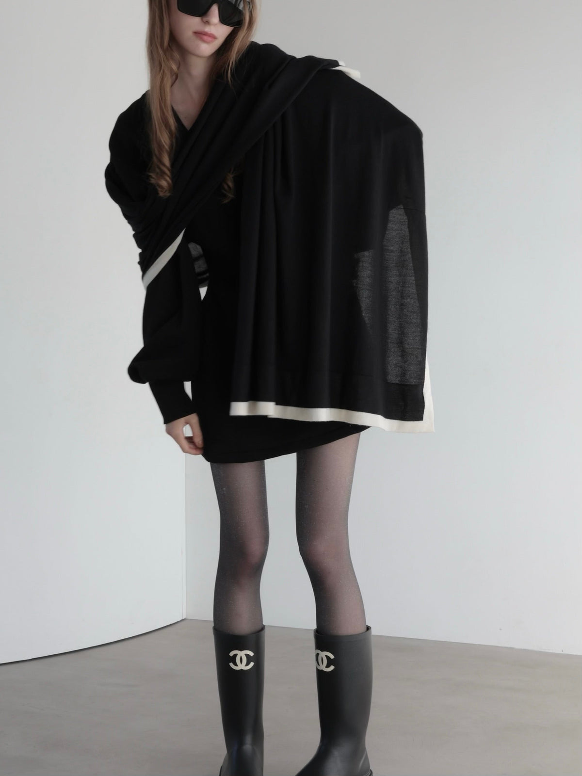 【AMOMMA】V NECK SWEAT MINI DRESS