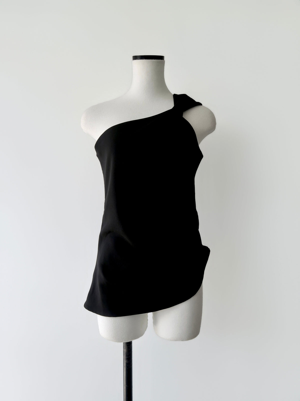 【NOWNS】Lou | One Shoulder Top