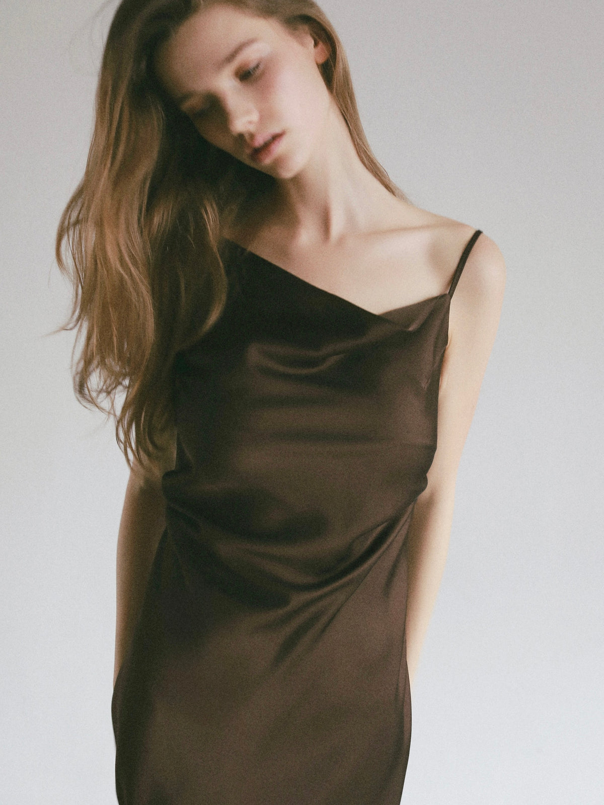 【célon】satin asymmetry drape cami dress