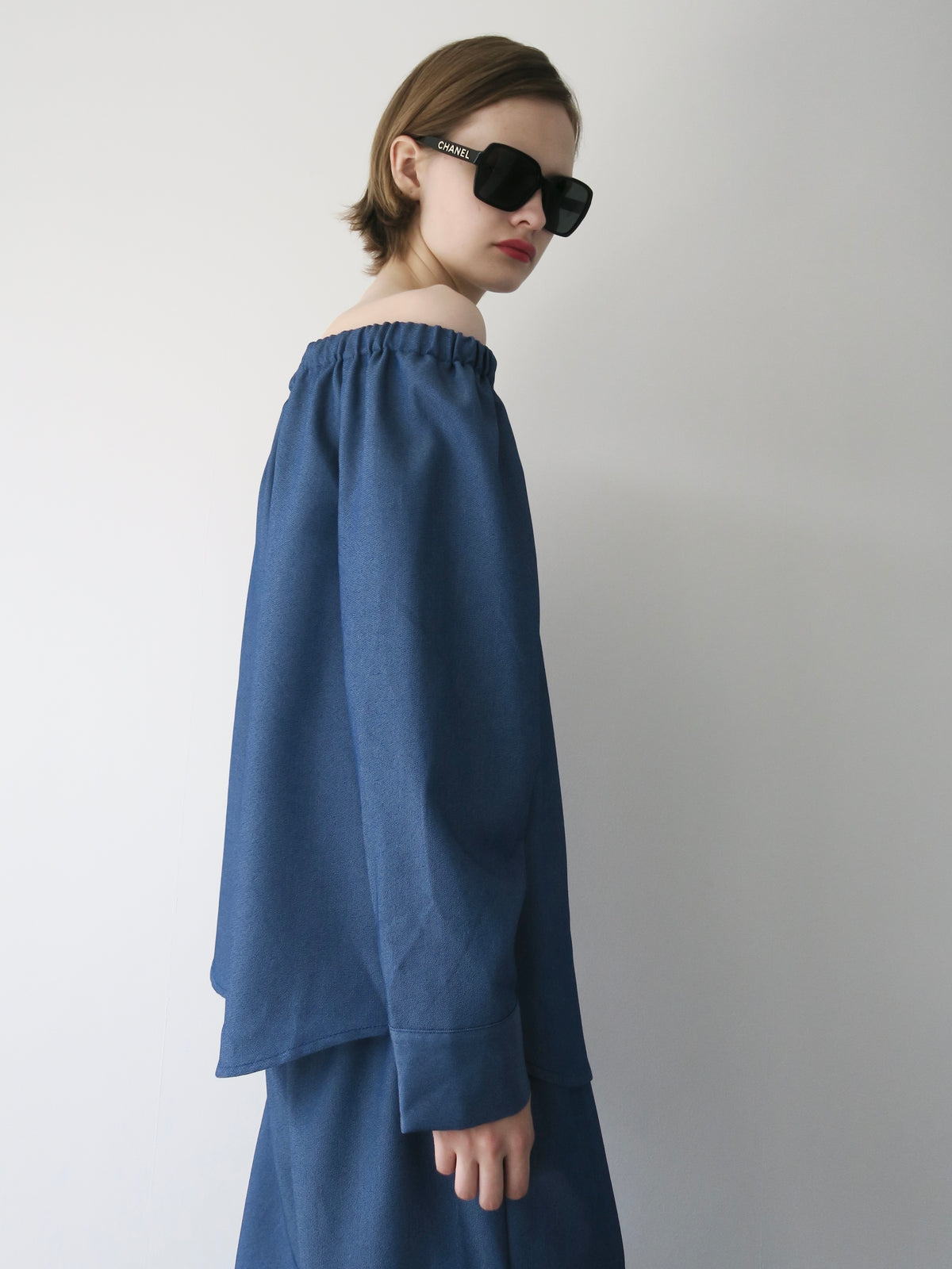 【SAMPLE SALE / AMOMMA】DENIM LIKE DRAWSTING OFF SHOULDER