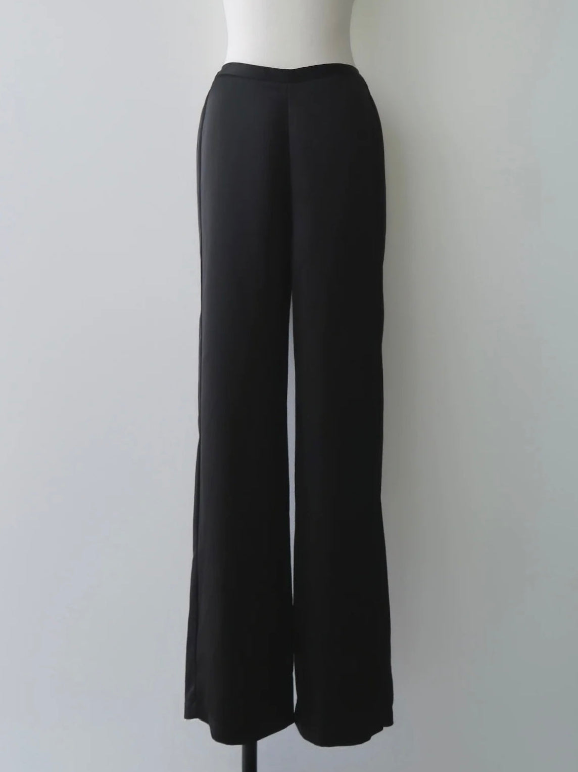 【NOWNS】Alma | Satin sleek pants