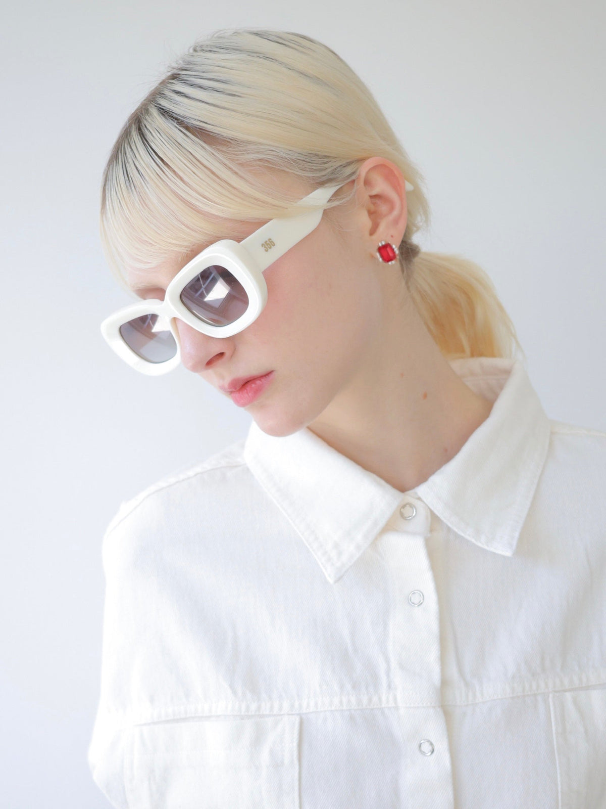 [ SAMPLE SALE ] scarlet stud earrings