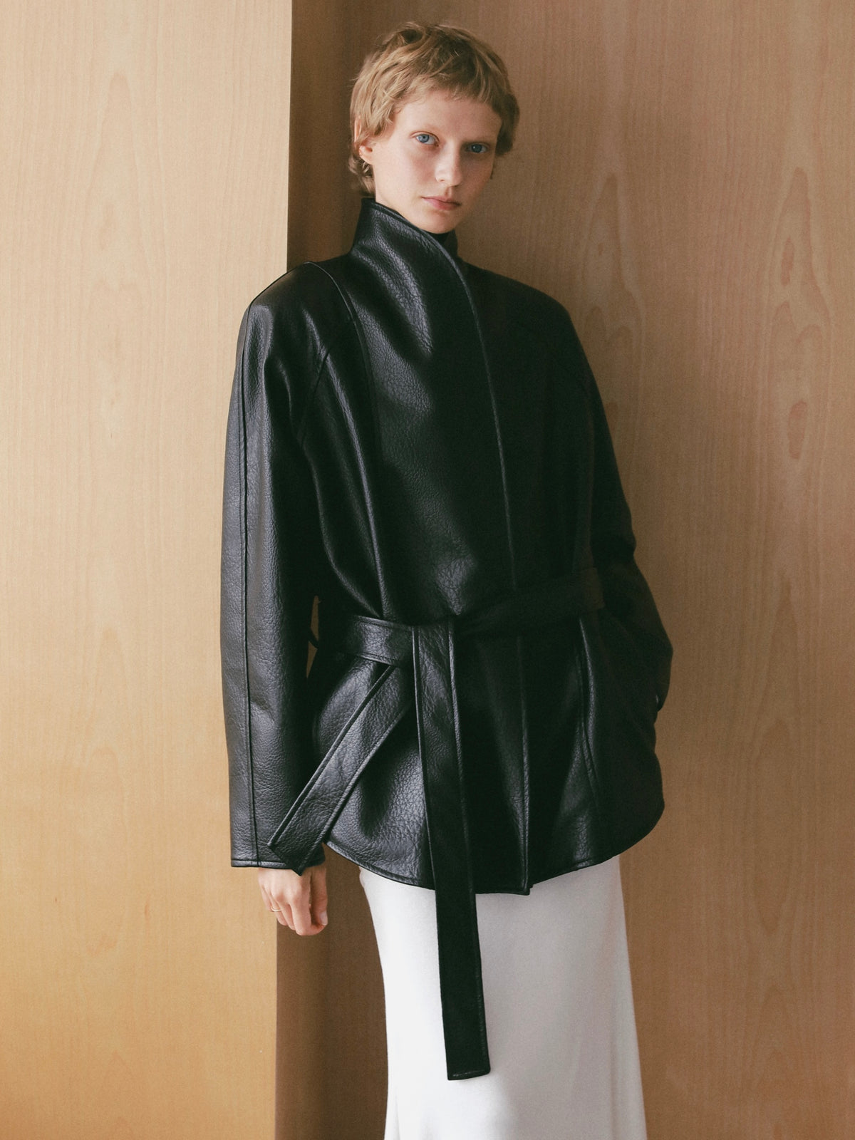 【célon】belted long leather jacket