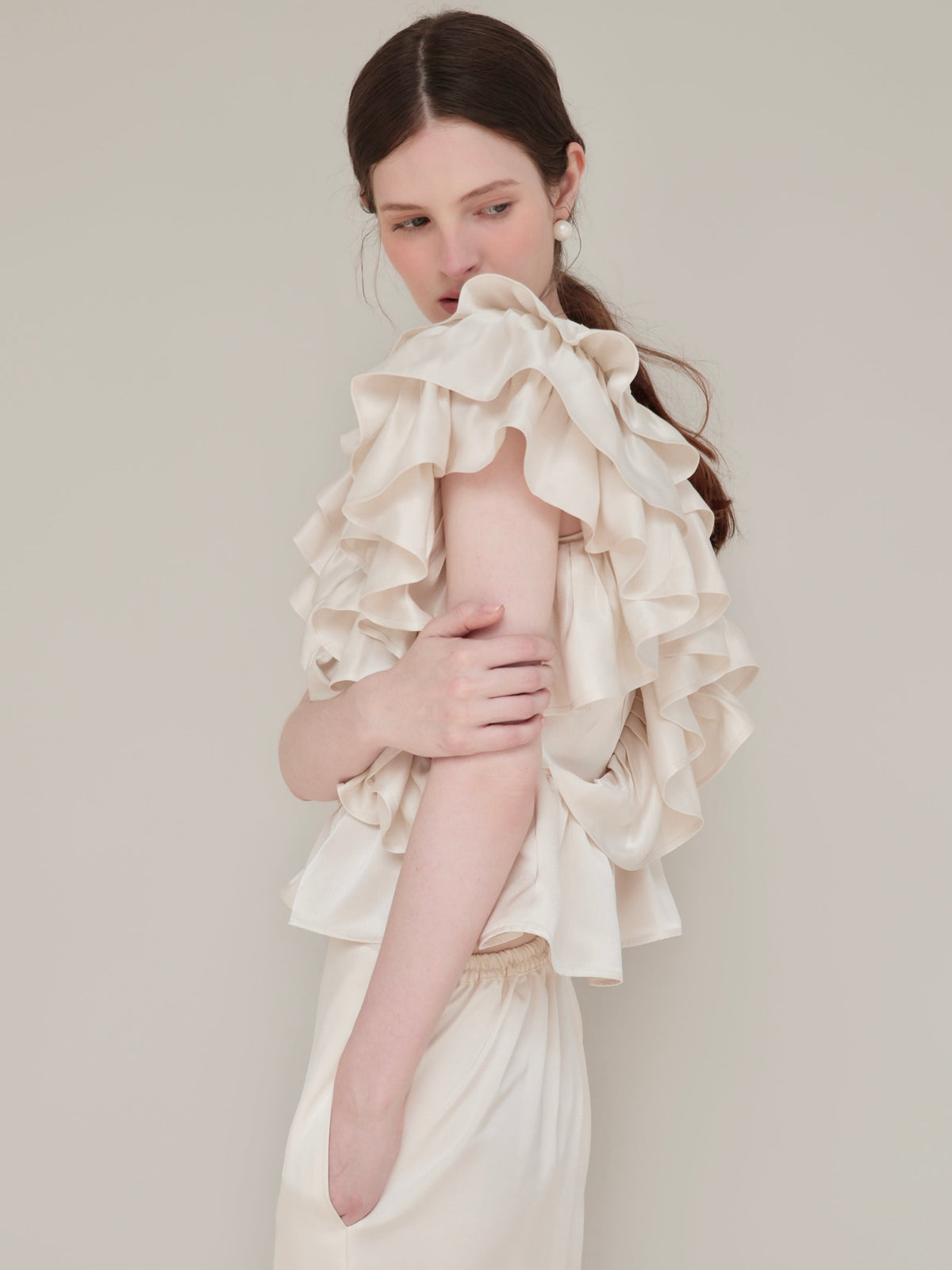 【AMOMMA】SATIN RAFFLE FRILL TOPS