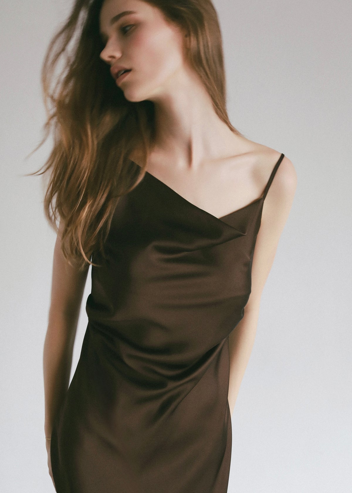 【célon】satin asymmetry drape cami dress