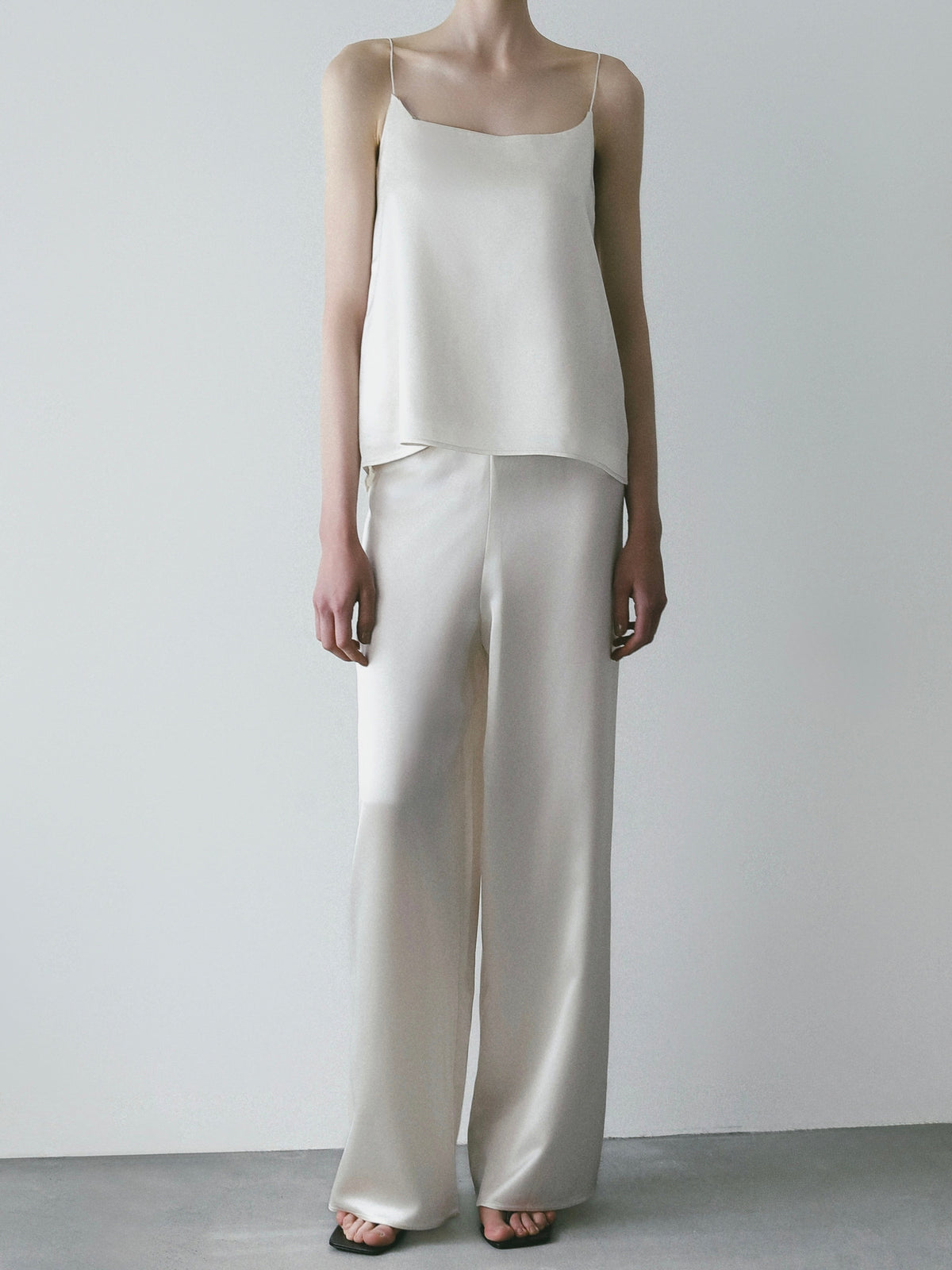 【NOWNS】Lulà | Satin sleek pants