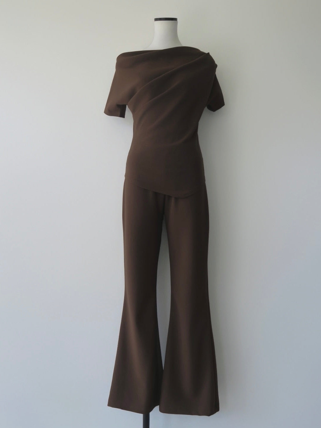 airy drape silhouette set-up