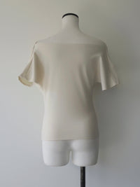 airy drape silhouette set-up