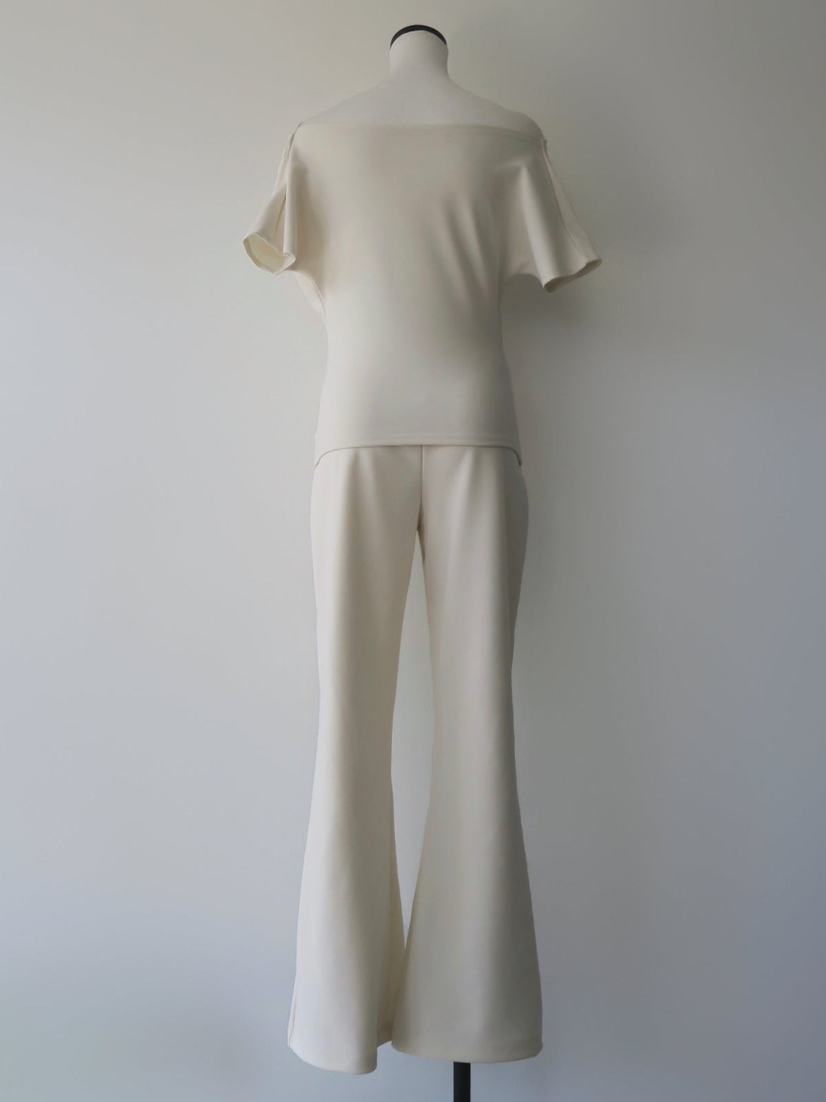 airy drape silhouette set-up