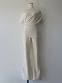 airy drape silhouette set-up