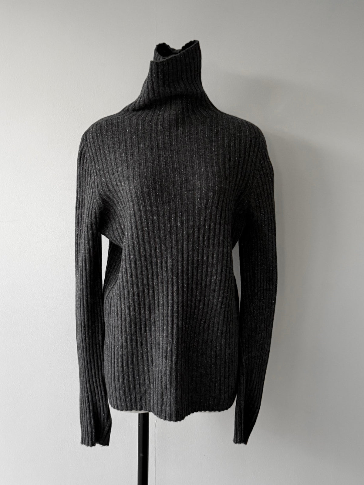 【AMOMMA】WOOL LAME RIB TURTLE KNIT