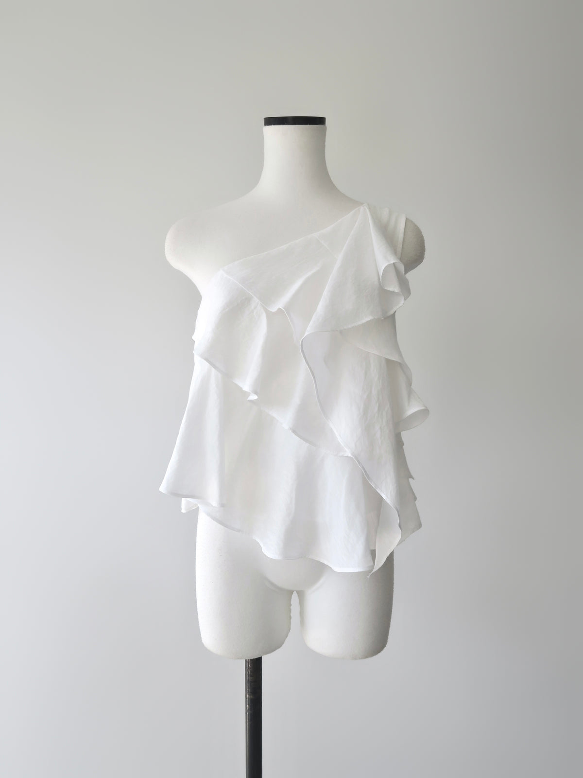 【SAMPLE SALE / célon】asymmetric ruffle top