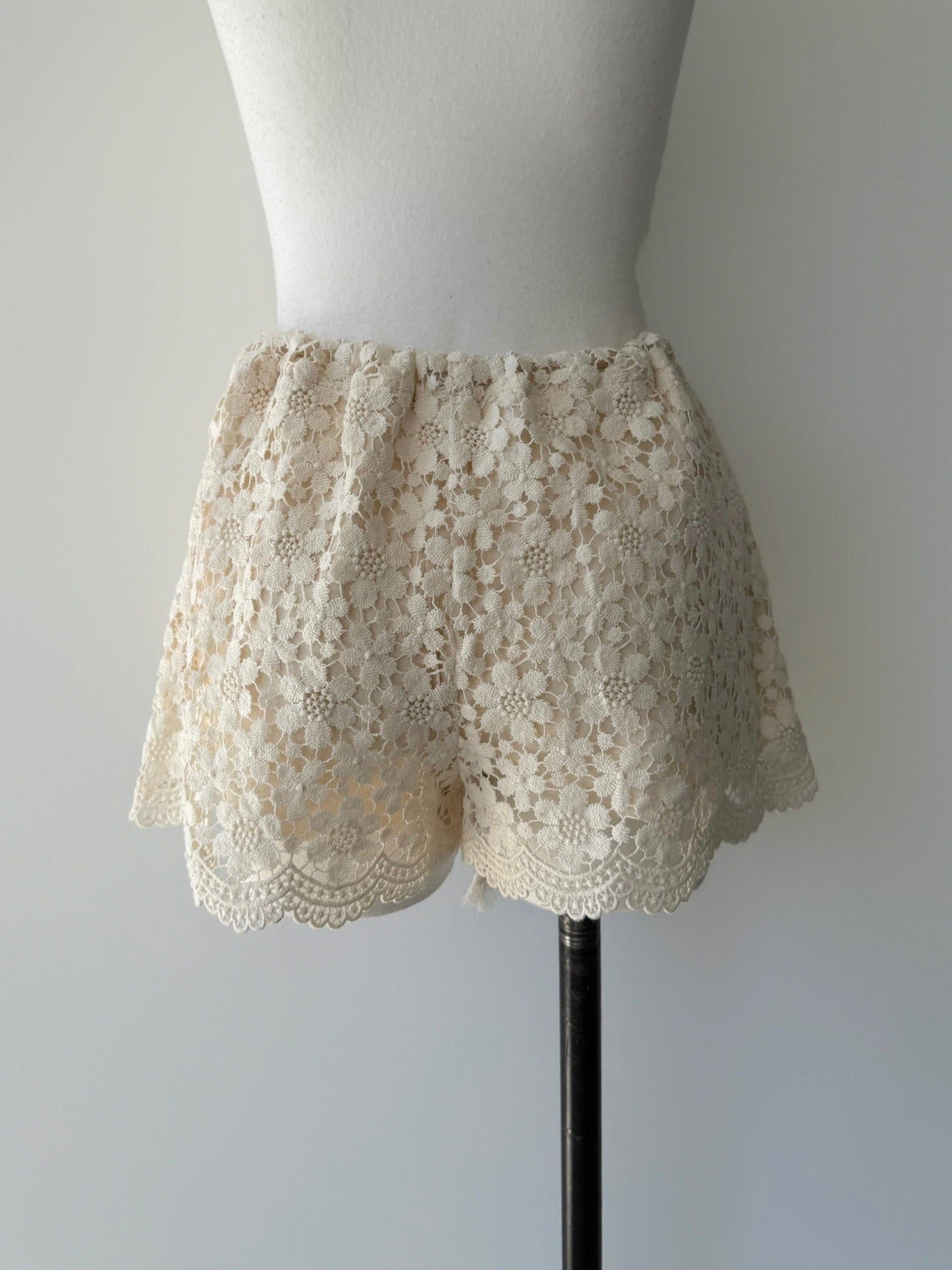 floral lace shorts