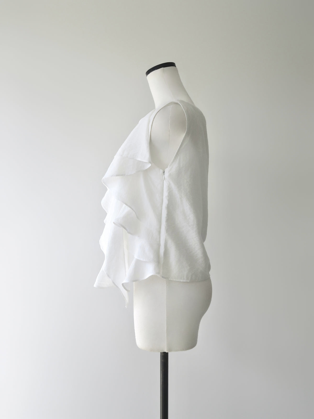 【SAMPLE SALE / célon】asymmetric ruffle top