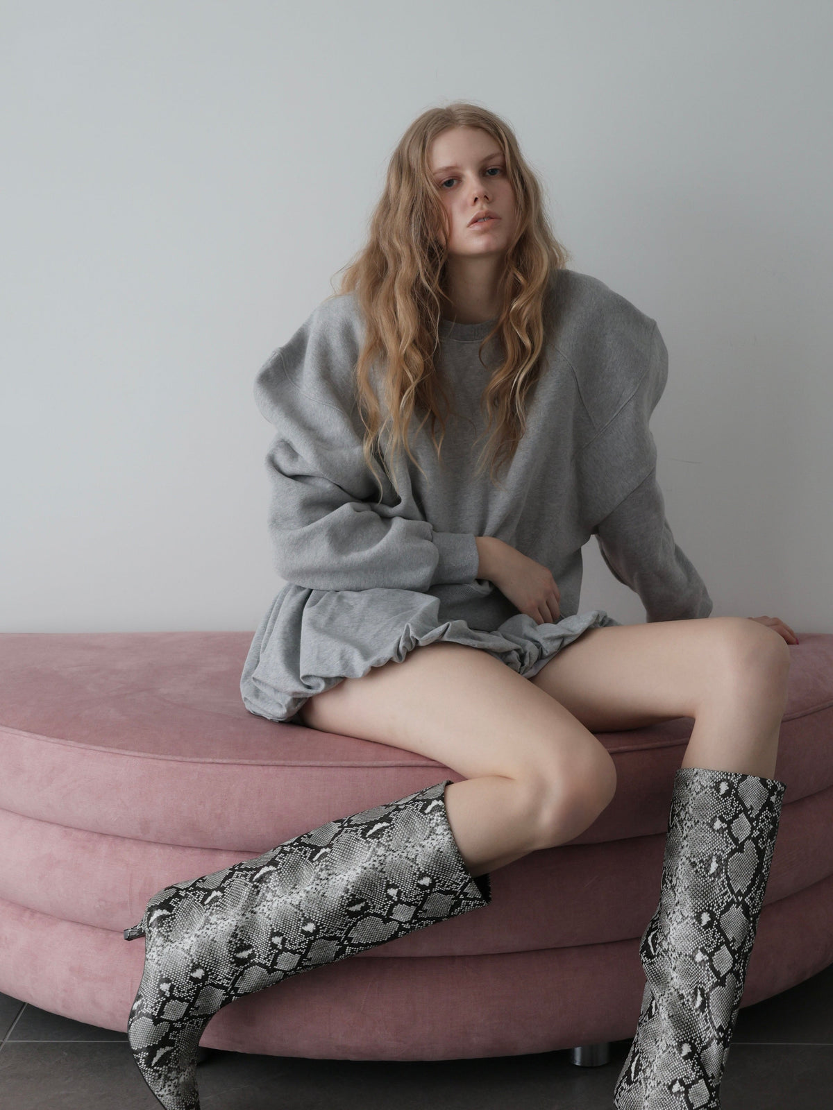【AMOMMA】PUFF SLEEVE SWEAT - 起毛なし -
