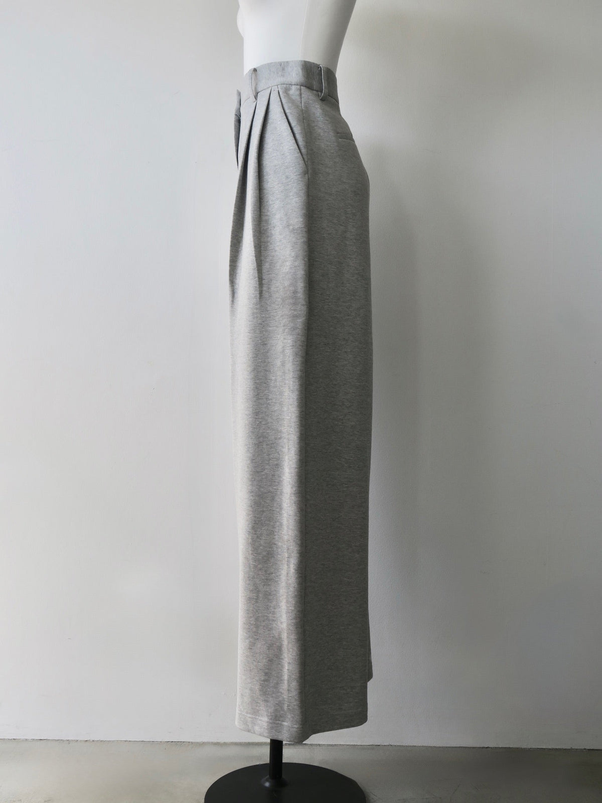 [ sample sale ] tuck sweat pants