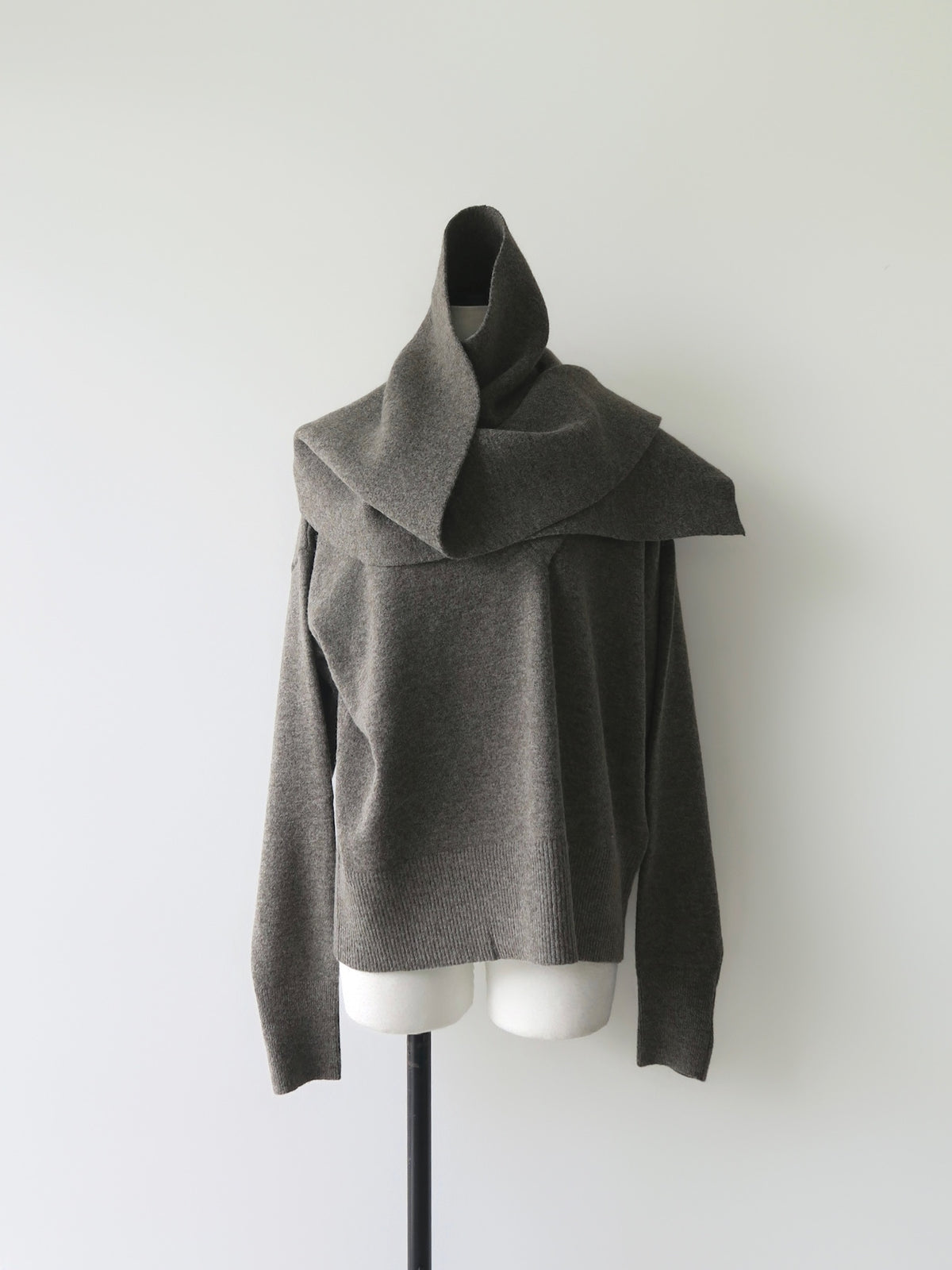 【NOWNS】Wilma | Wool cape knit