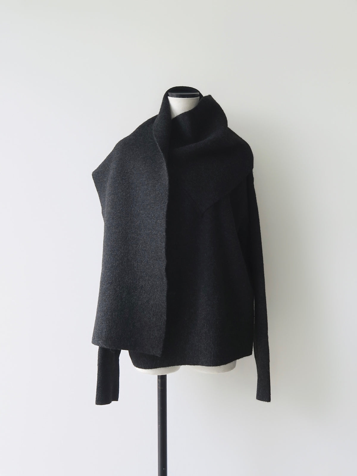 【NOWNS】Wilma | Wool cape knit