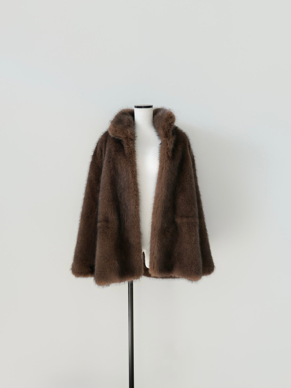 【AMOMMA】Volume Collar Fur Coat