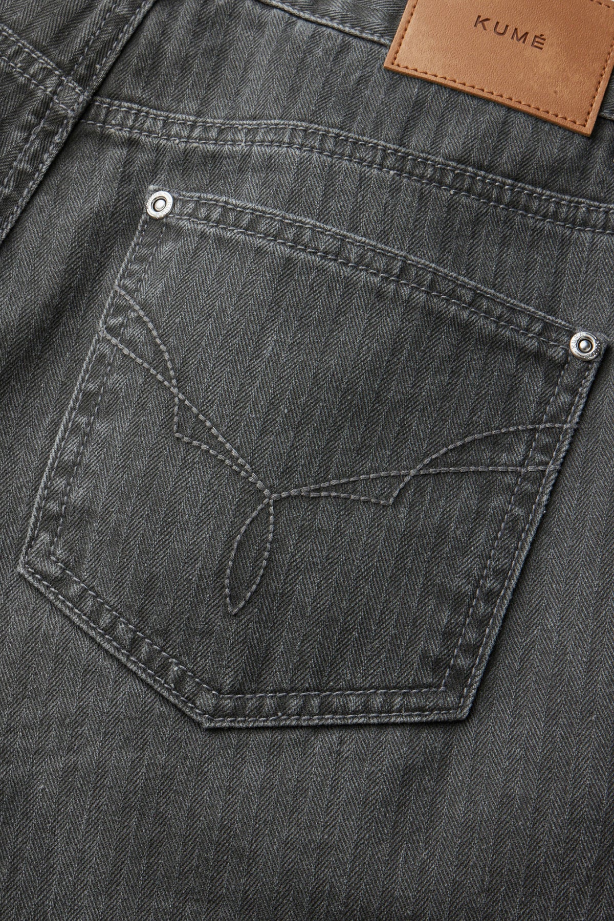 【KUMÉ】 Relaxed Barrel-Leg Denim Pants