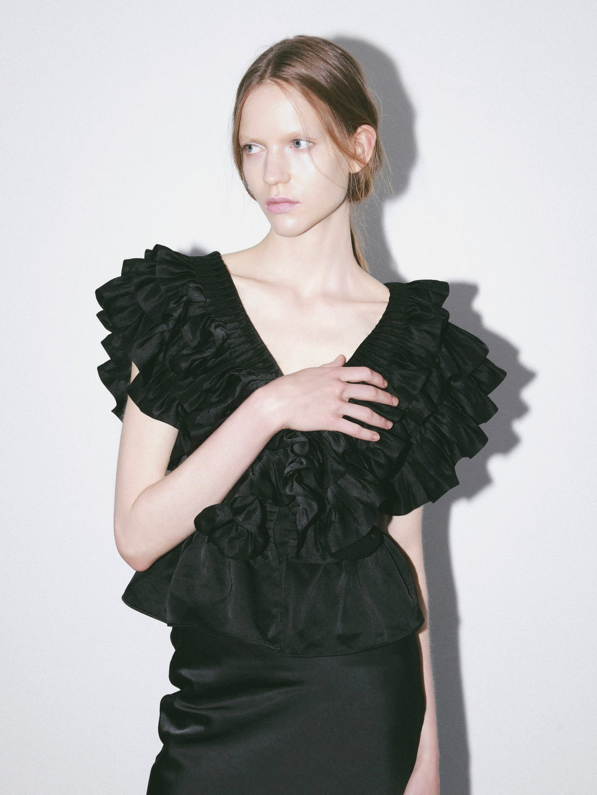 【AMOMMA】SATIN RAFFLE FRILL TOPS