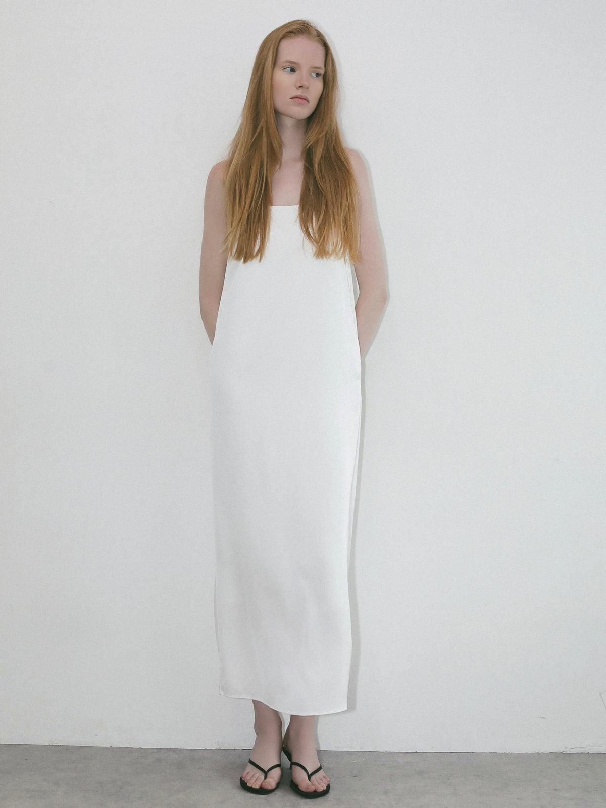 【SAMPLE SALE / NOWNS】Lulà | Satin slip dress